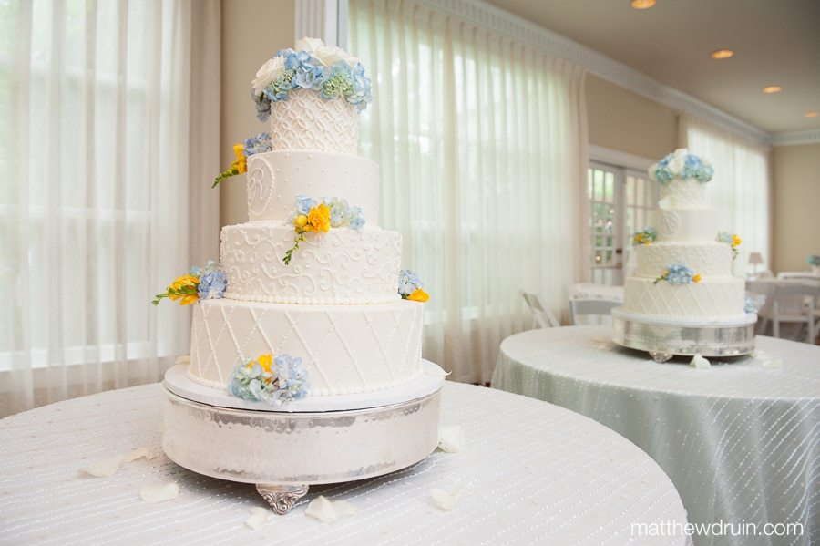Atlanta Wedding Photographer Matthew Druin Wedding cake at Atlanta wedding reception at Naylor Hall in Roswell, Georgia matthewdruin.com