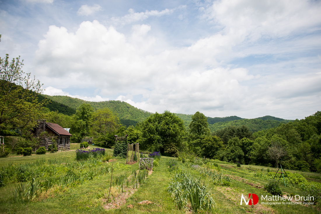 A rustic destination North Carolina wedding at The Cellars at Betty Creek from Atlanta wedding photographers Matthew Druin + Co.